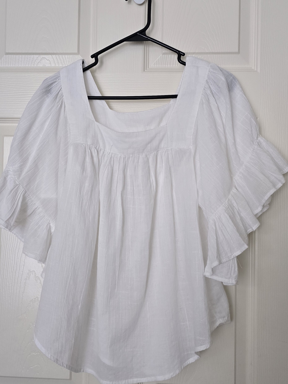 beachlunchlounge White Square-Neck Ruffle Sleeve Top
